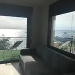 Apartment Far Bay Roses