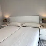 Far Bay Apartment Roses