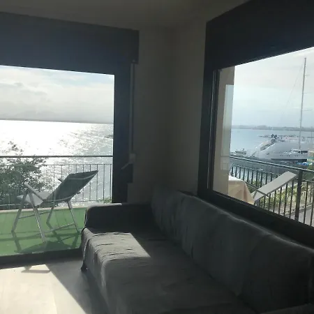 Apartment Far Bay Roses