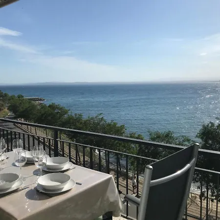 Apartment Far Bay