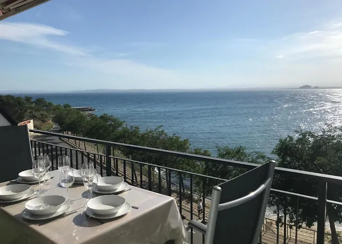 Apartment Far Bay